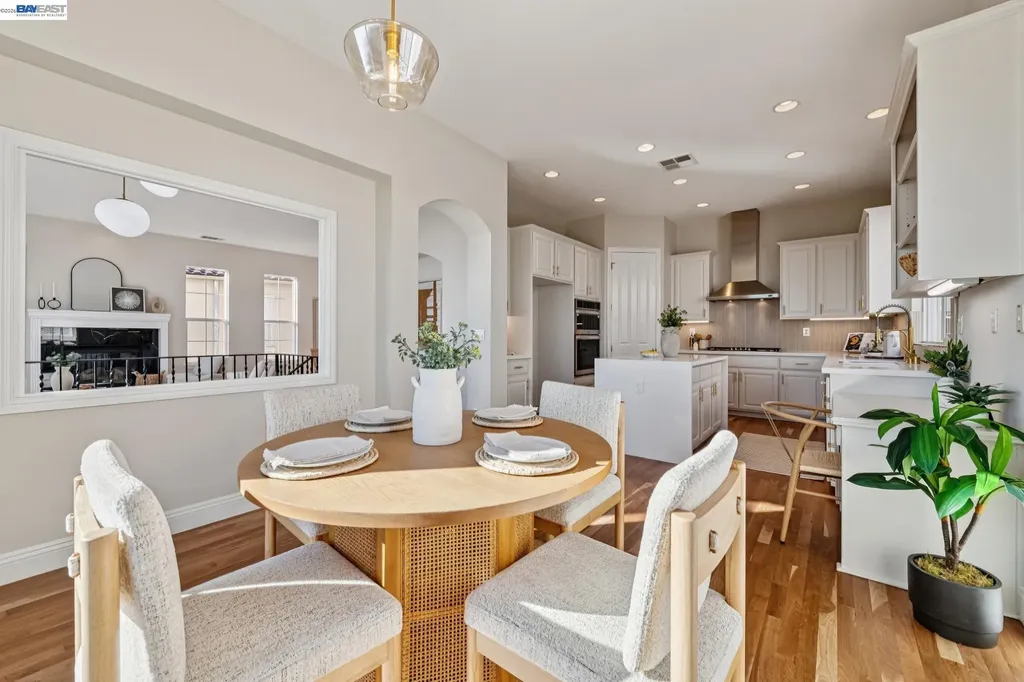 8255 Skyline Circle Oakland CA 94605