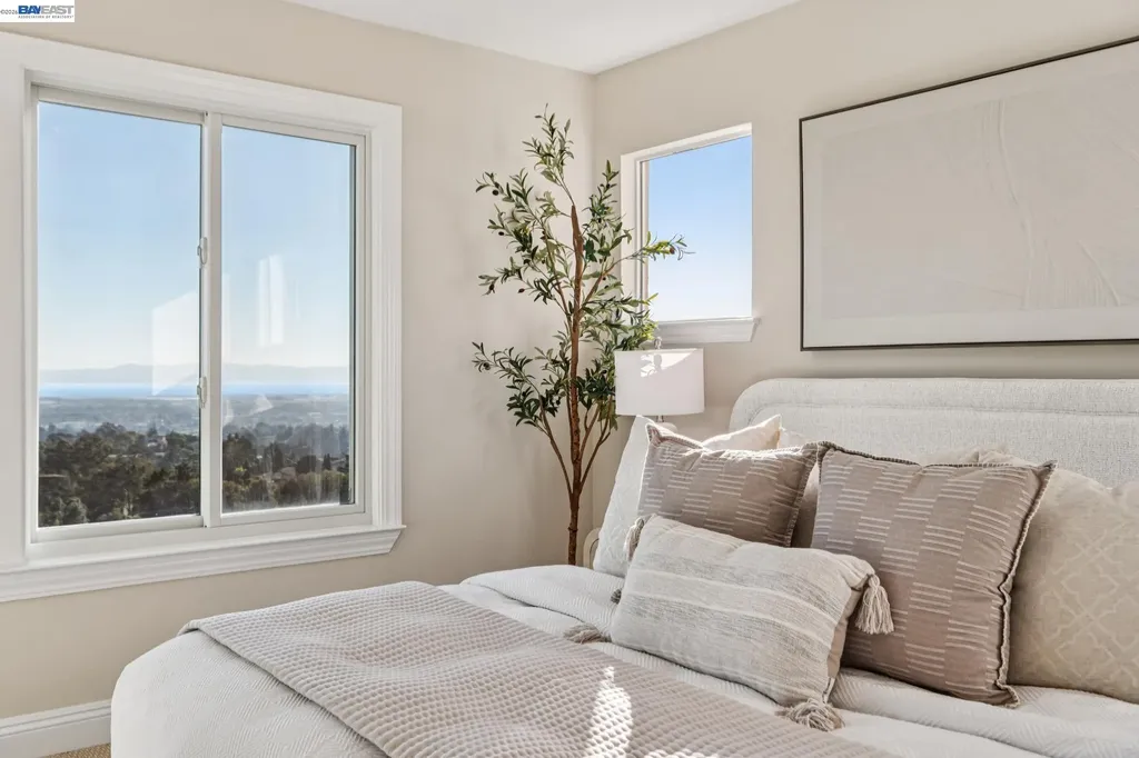 8255 Skyline Circle Oakland CA 94605