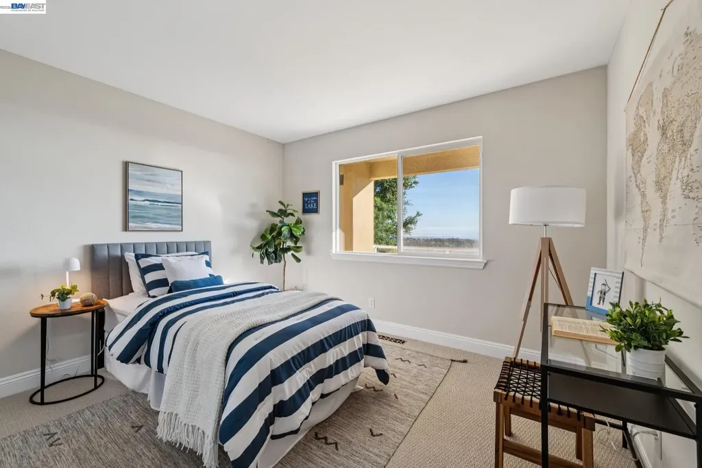 8255 Skyline Circle Oakland CA 94605