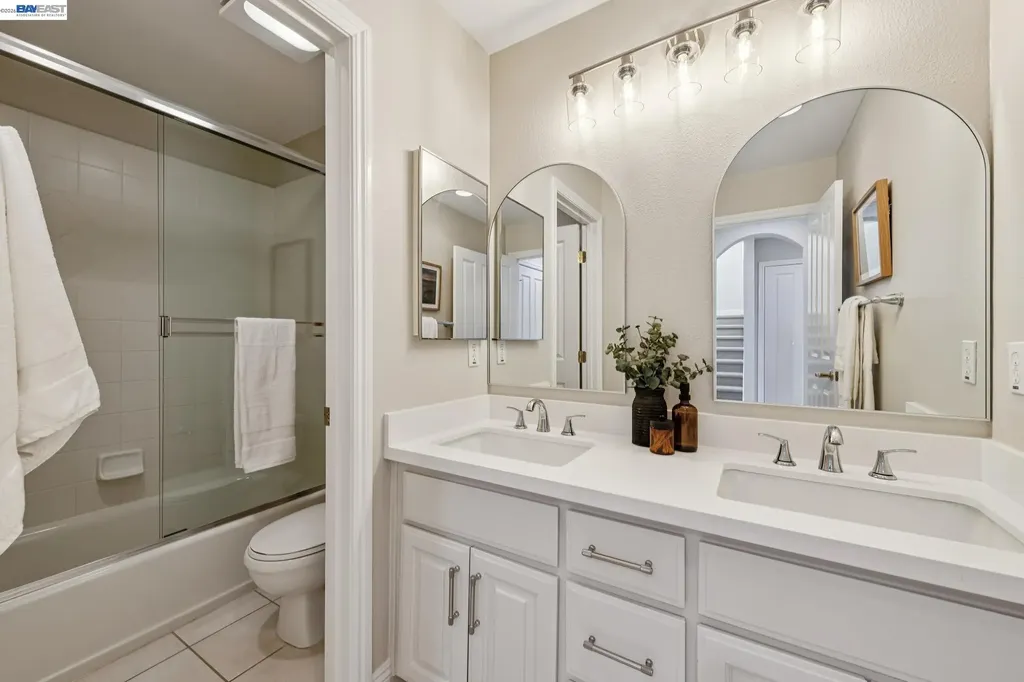 8255 Skyline Circle Oakland CA 94605