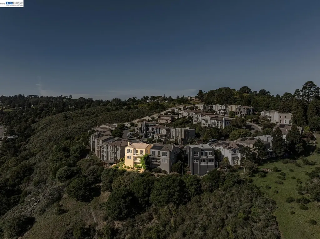 8255 Skyline Circle Oakland CA 94605