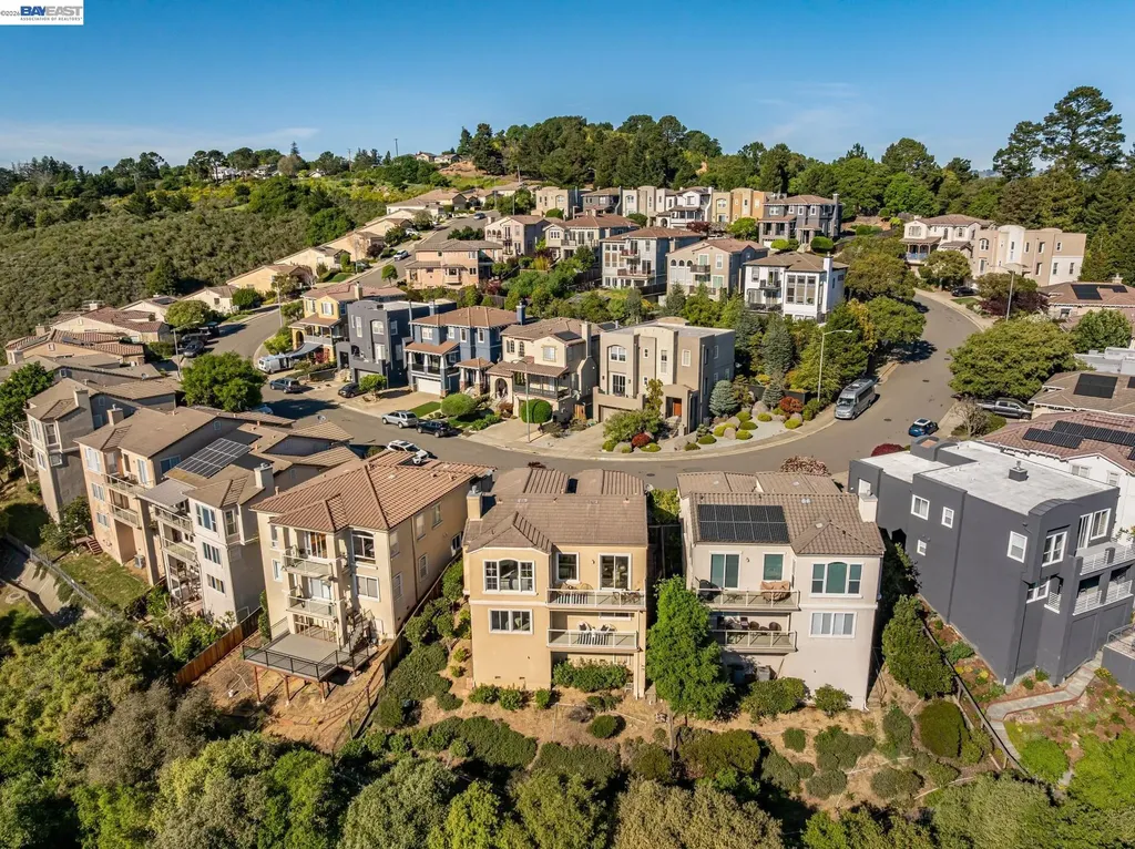 8255 Skyline Circle Oakland CA 94605