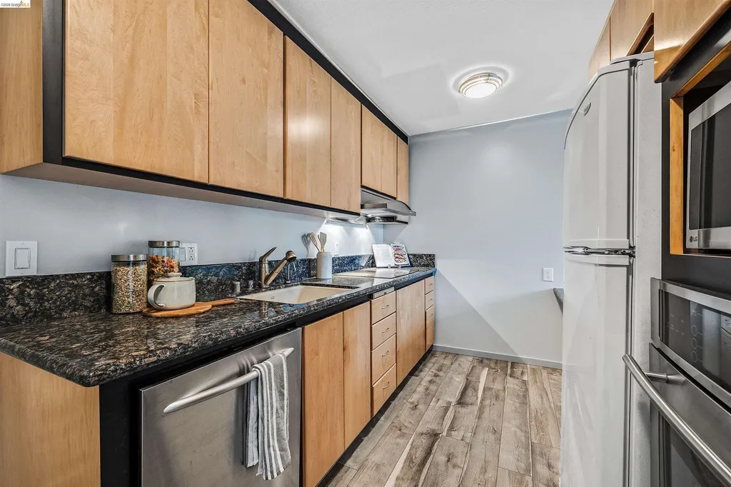 3945 Harrison Street Oakland CA 94611