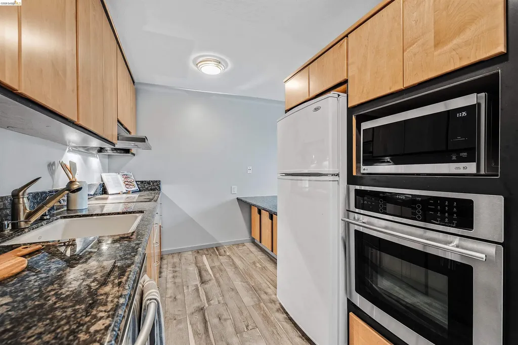 3945 Harrison Street Oakland CA 94611