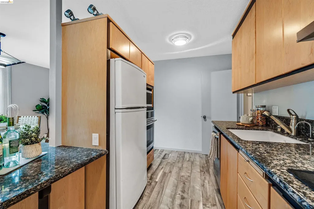 3945 Harrison Street Oakland CA 94611