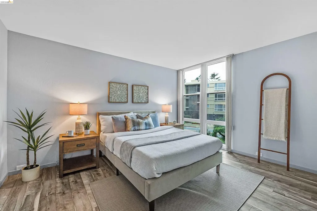 3945 Harrison Street Oakland CA 94611