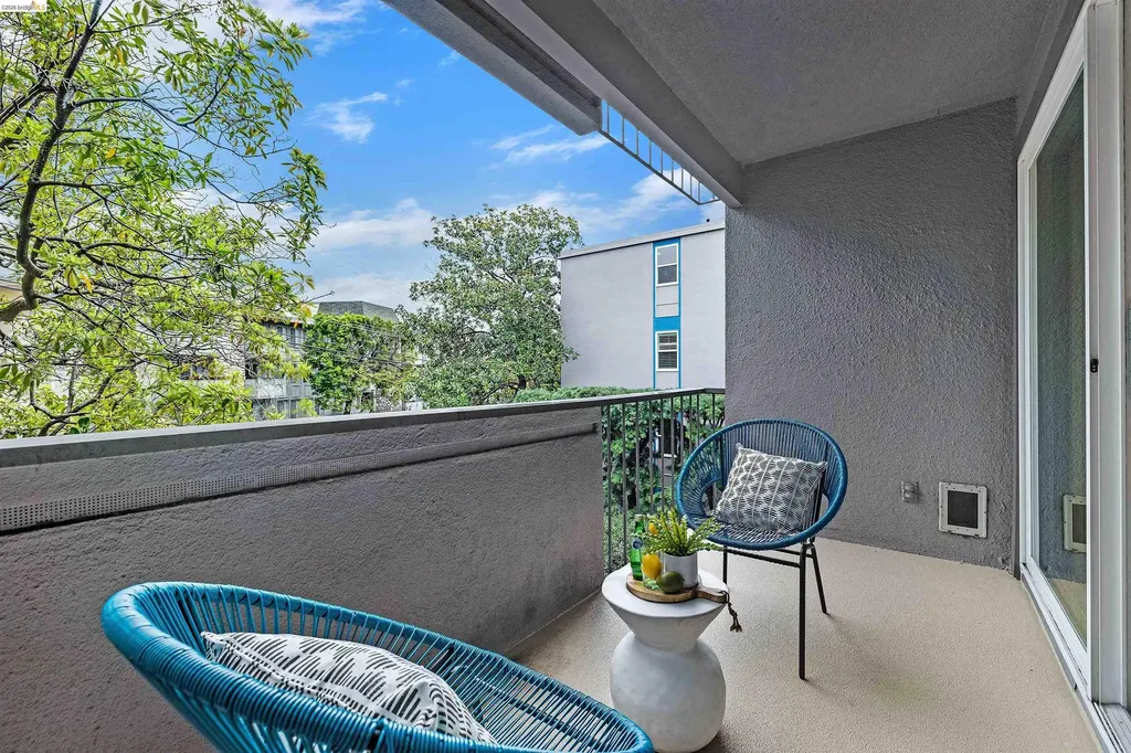 3945 Harrison Street Oakland CA 94611