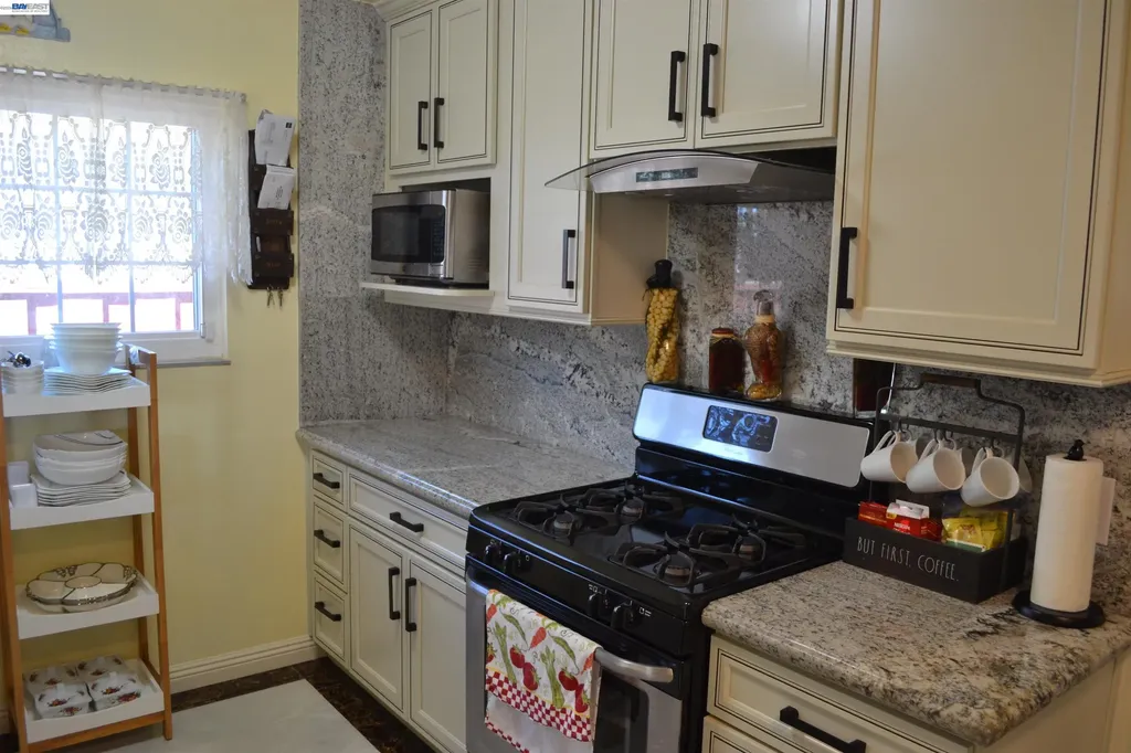 27093 Lemay Way Hayward CA 94544