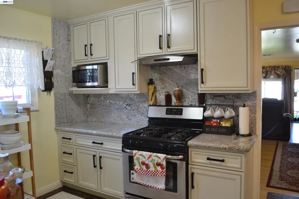 27093 Lemay Way Hayward CA 94544