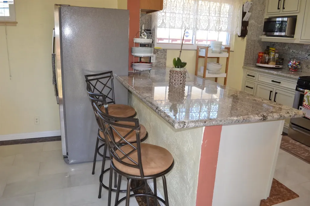 27093 Lemay Way Hayward CA 94544