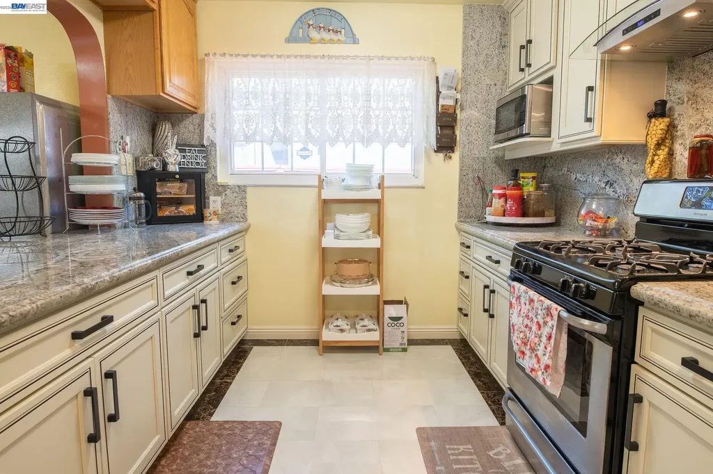 27093 Lemay Way Hayward CA 94544