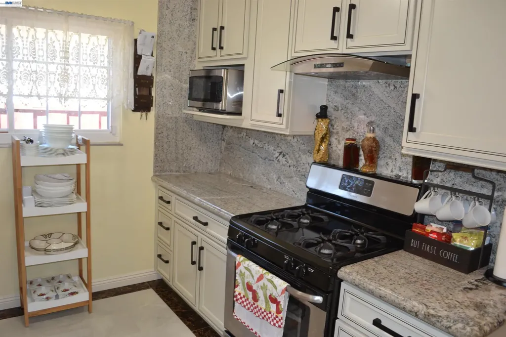 27093 Lemay Way Hayward CA 94544