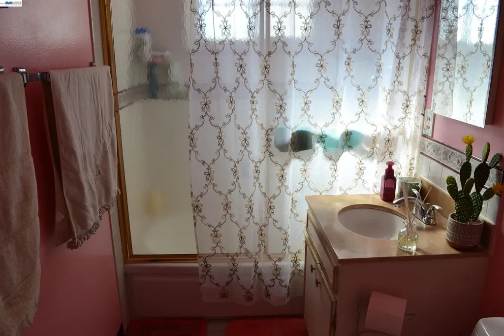 27093 Lemay Way Hayward CA 94544