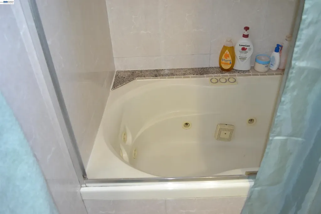 27093 Lemay Way Hayward CA 94544