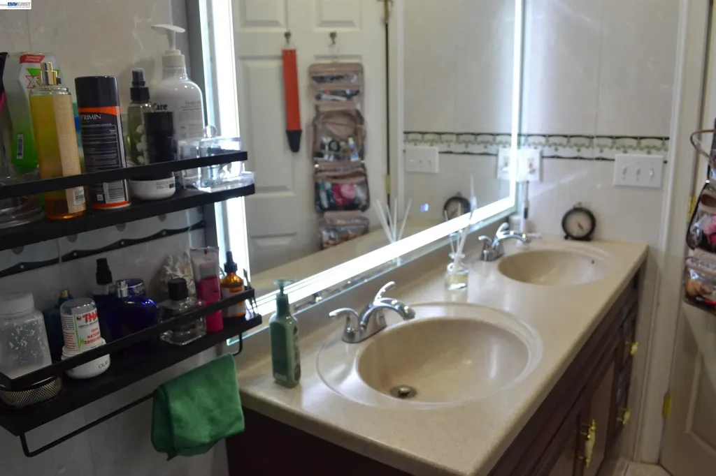 27093 Lemay Way Hayward CA 94544