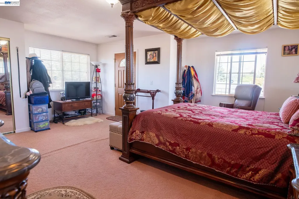 27093 Lemay Way Hayward CA 94544