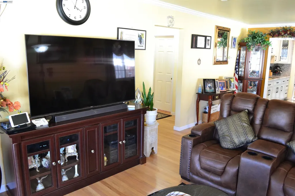 27093 Lemay Way Hayward CA 94544