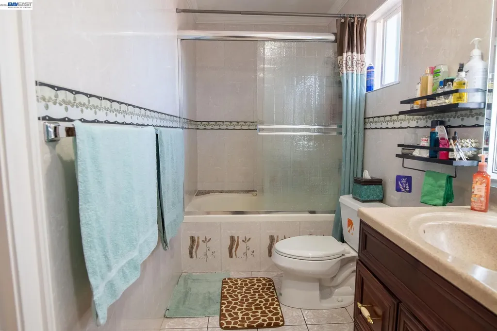 27093 Lemay Way Hayward CA 94544
