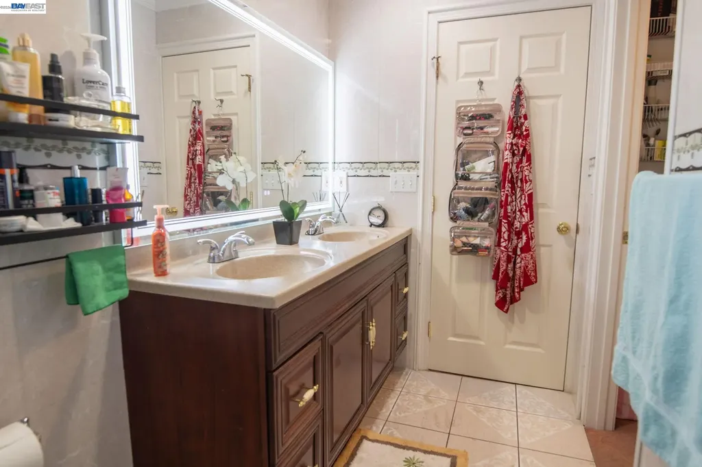 27093 Lemay Way Hayward CA 94544
