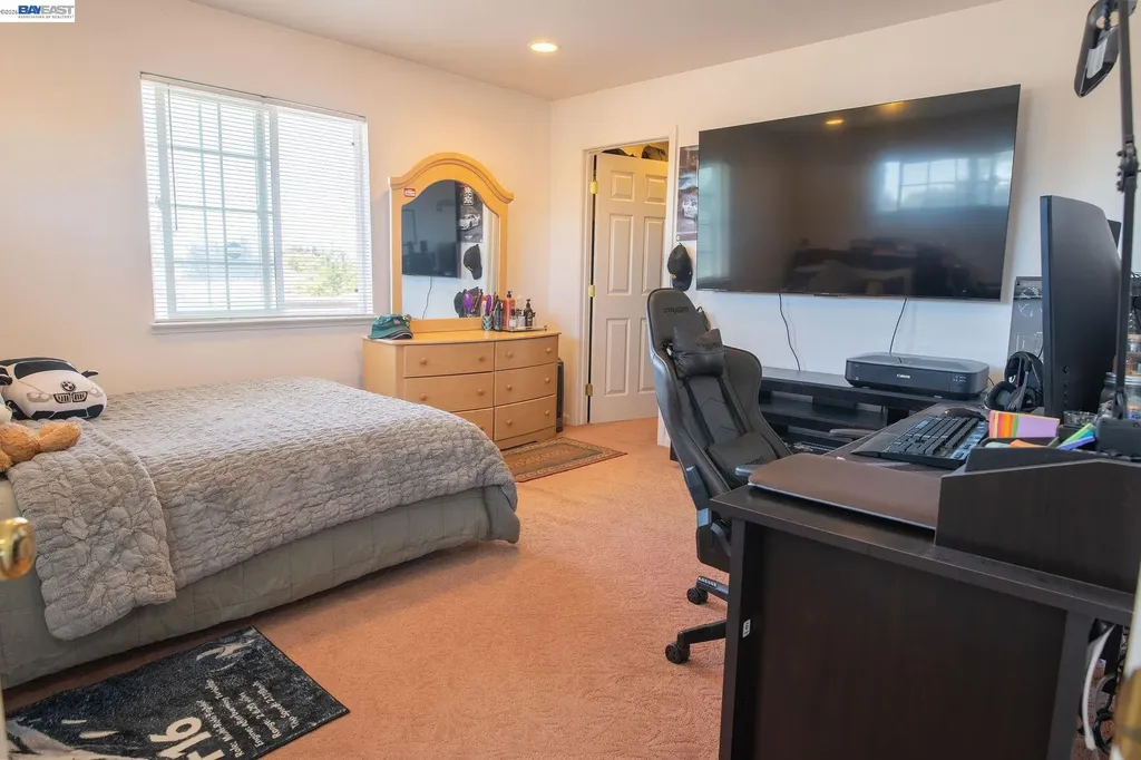 27093 Lemay Way Hayward CA 94544