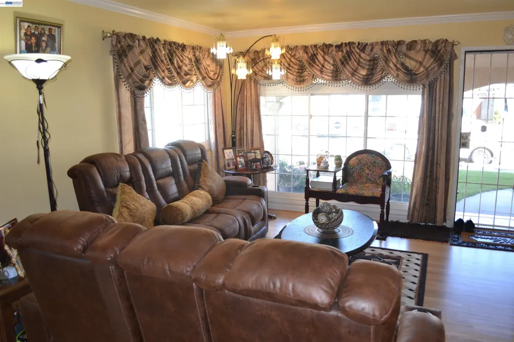 27093 Lemay Way Hayward CA 94544