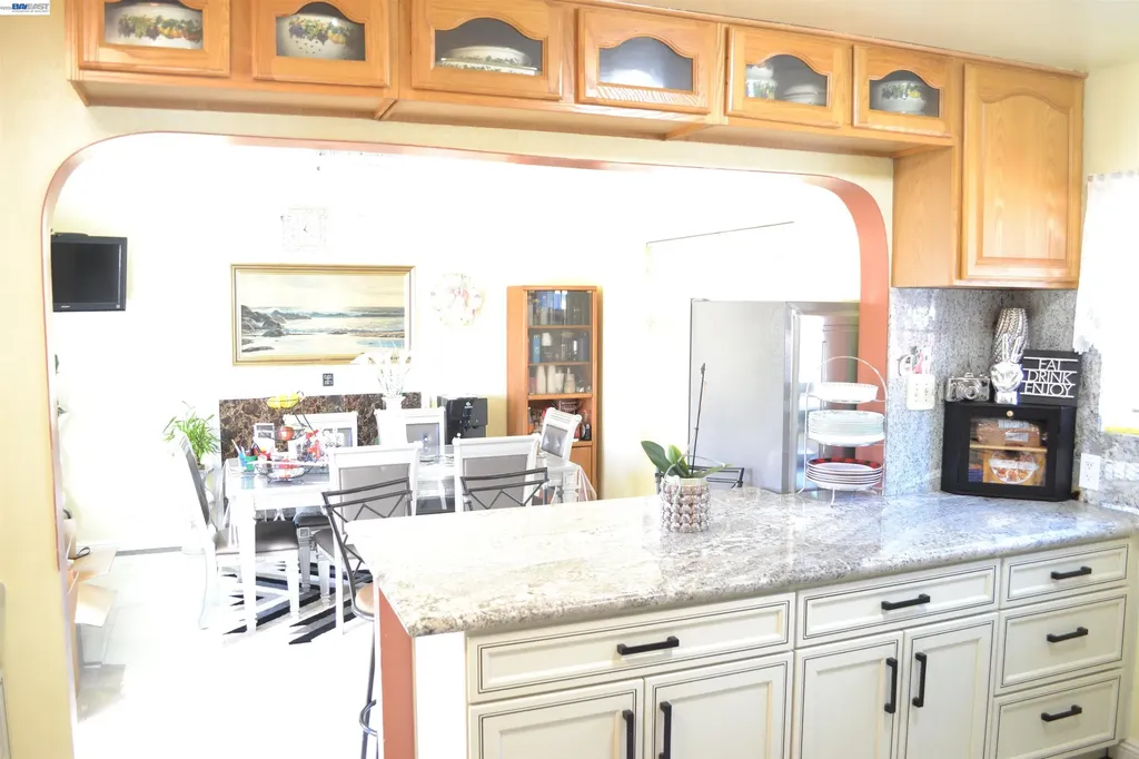 27093 Lemay Way Hayward CA 94544