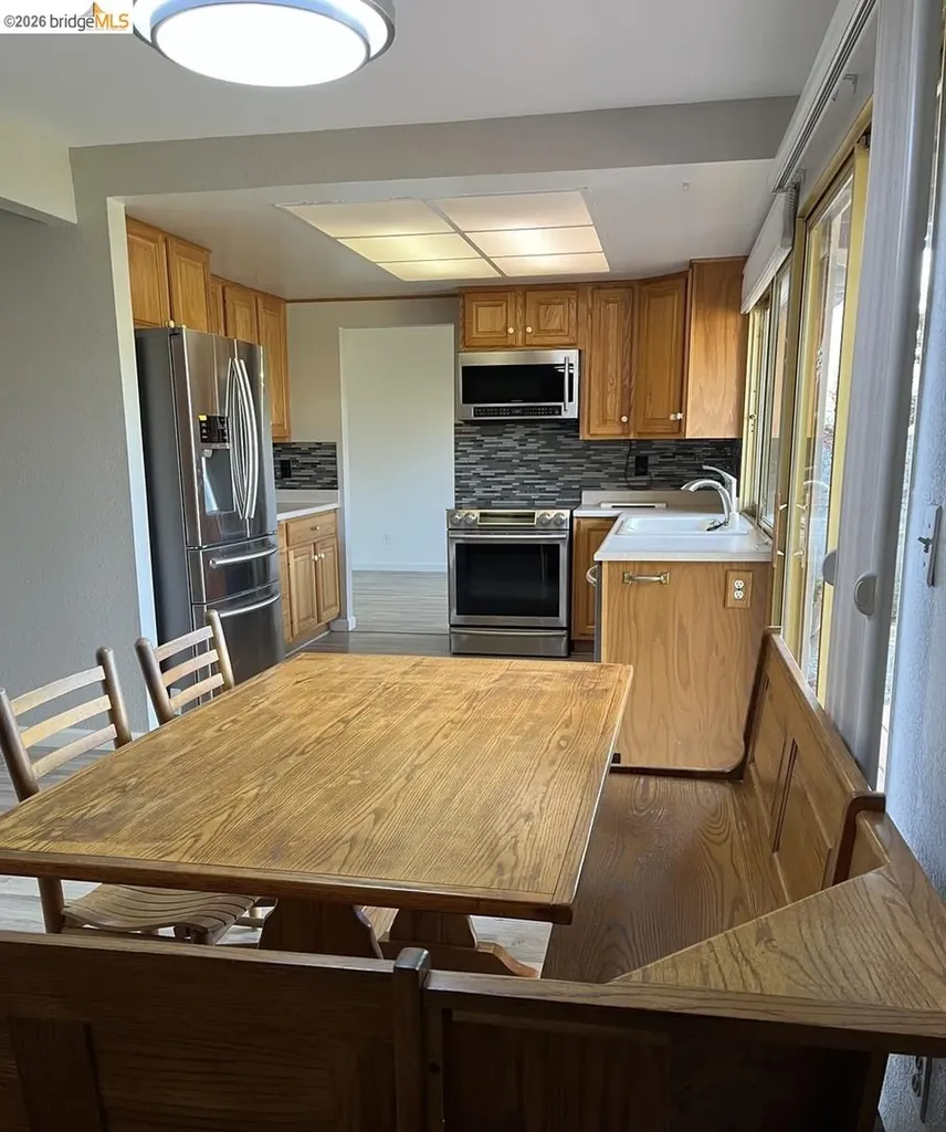 1672 San Vicente Avenue Napa CA 94558
