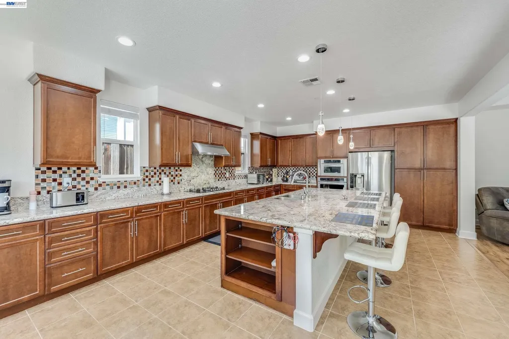 2904 Hanauma Bay Drive Pittsburg CA 94565
