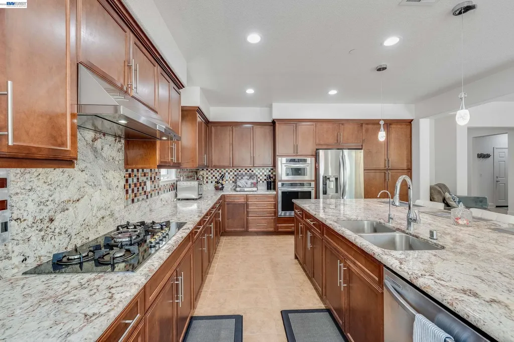 2904 Hanauma Bay Drive Pittsburg CA 94565