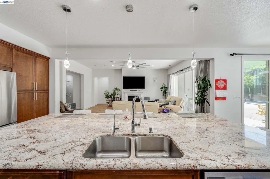 2904 Hanauma Bay Drive Pittsburg CA 94565
