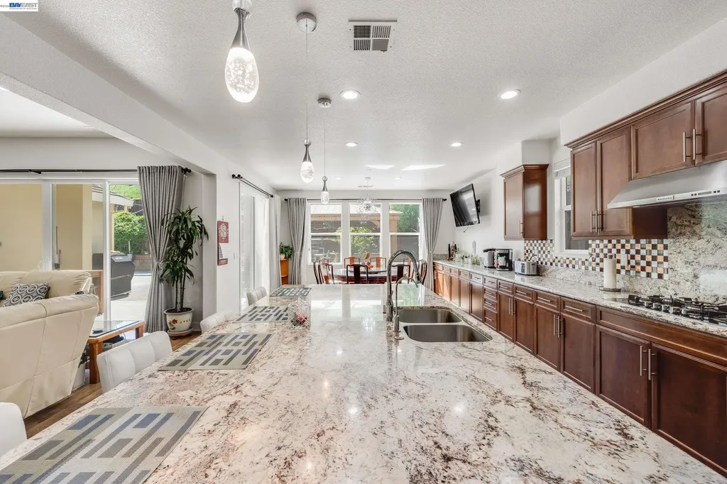 2904 Hanauma Bay Drive Pittsburg CA 94565