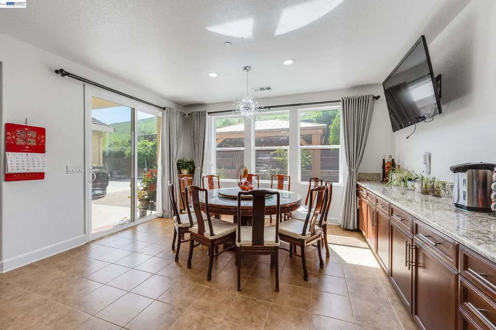 2904 Hanauma Bay Drive Pittsburg CA 94565