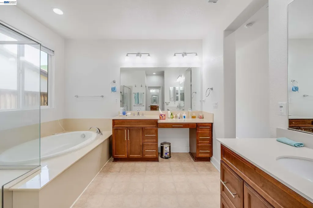 2904 Hanauma Bay Drive Pittsburg CA 94565