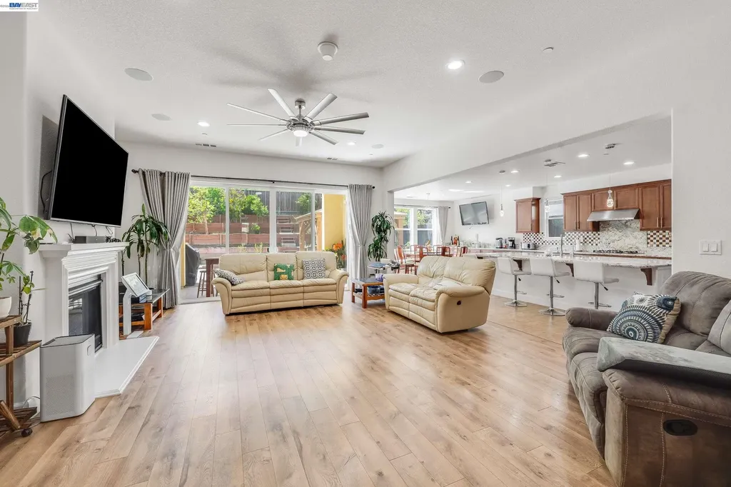 2904 Hanauma Bay Drive Pittsburg CA 94565