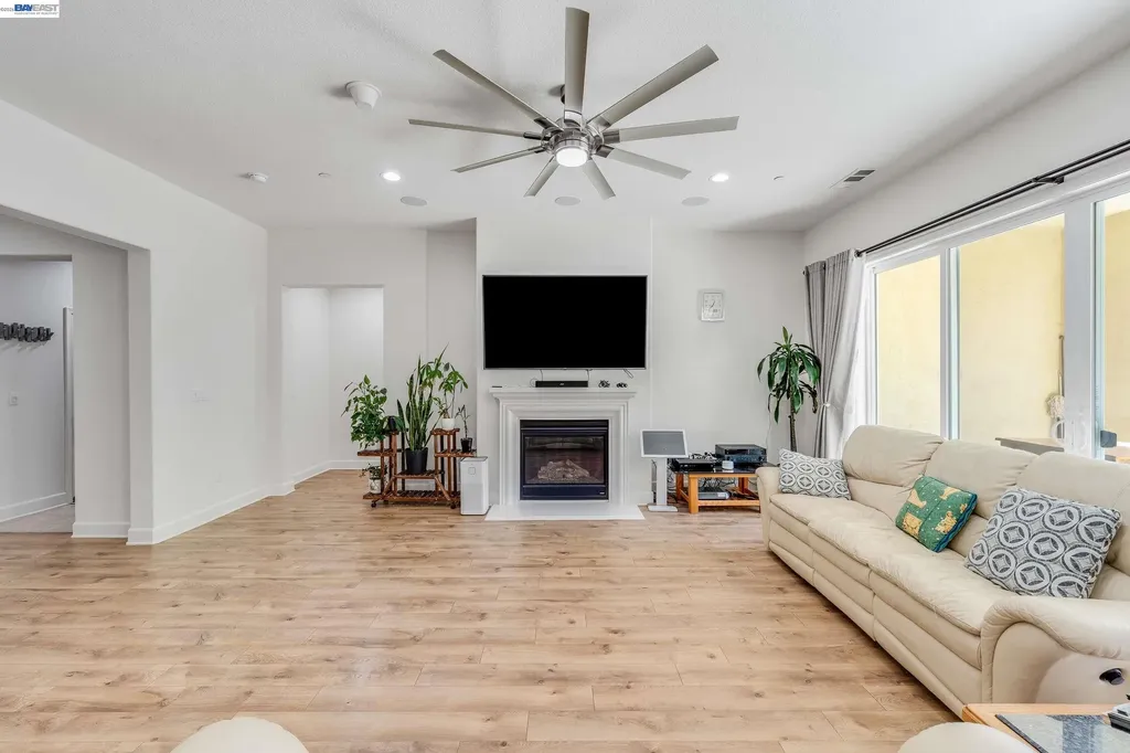 2904 Hanauma Bay Drive Pittsburg CA 94565