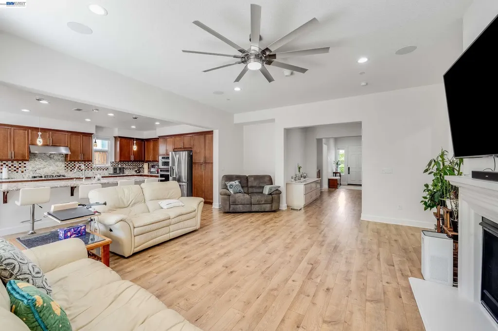 2904 Hanauma Bay Drive Pittsburg CA 94565
