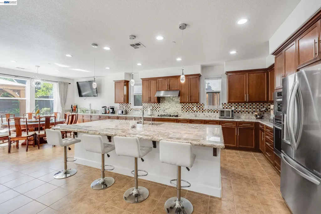 2904 Hanauma Bay Drive Pittsburg CA 94565