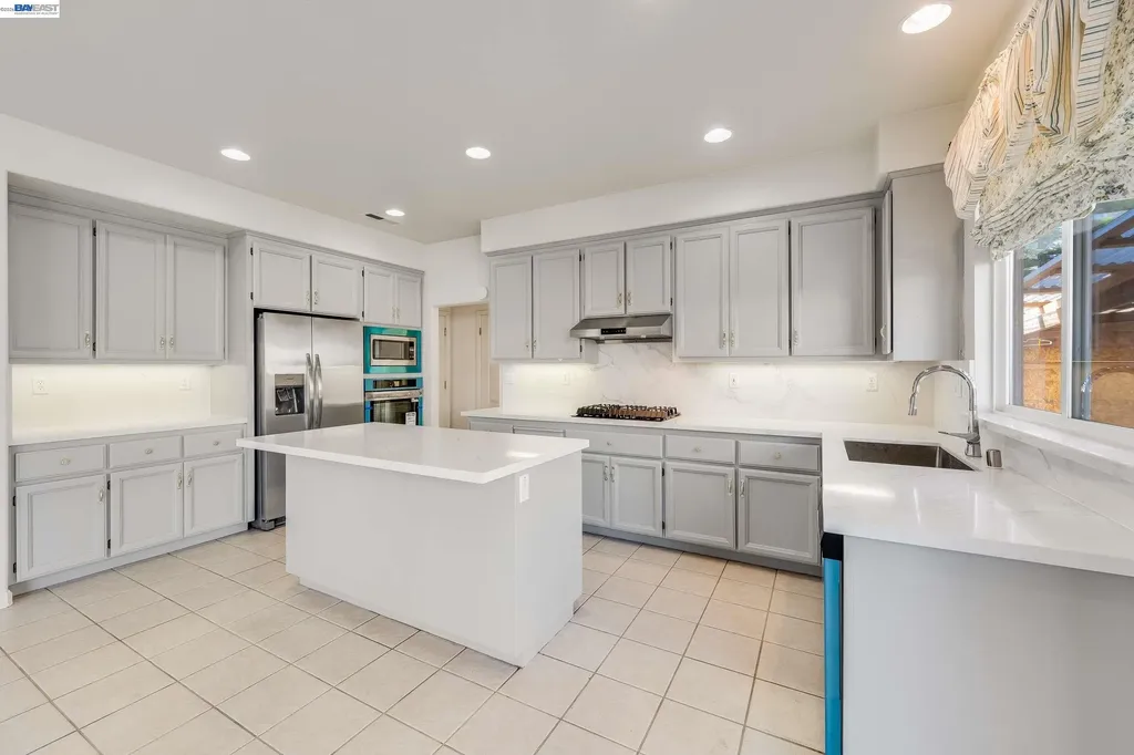 2295 Regatta Way San Leandro CA 94579
