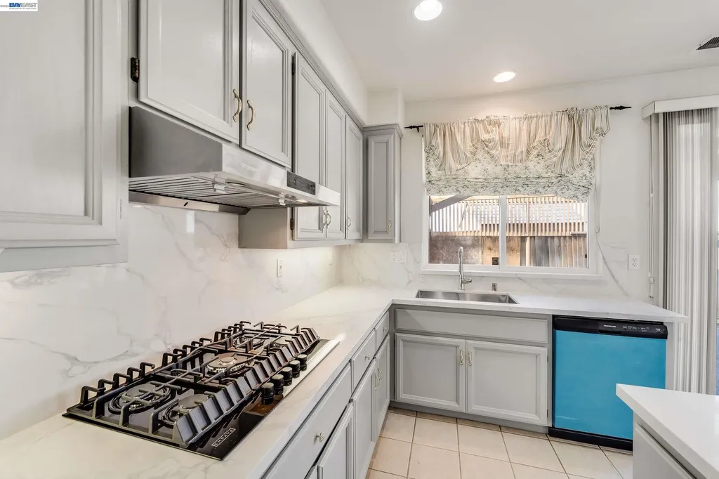 2295 Regatta Way San Leandro CA 94579