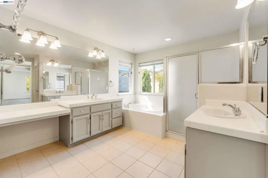 2295 Regatta Way San Leandro CA 94579