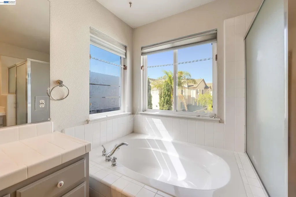 2295 Regatta Way San Leandro CA 94579