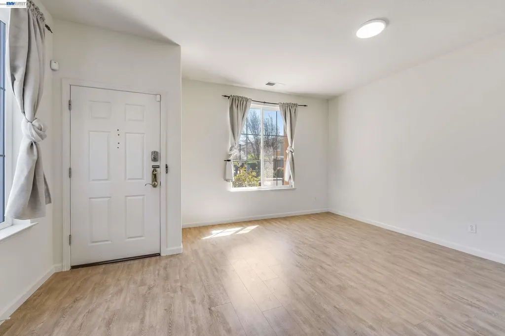 2295 Regatta Way San Leandro CA 94579