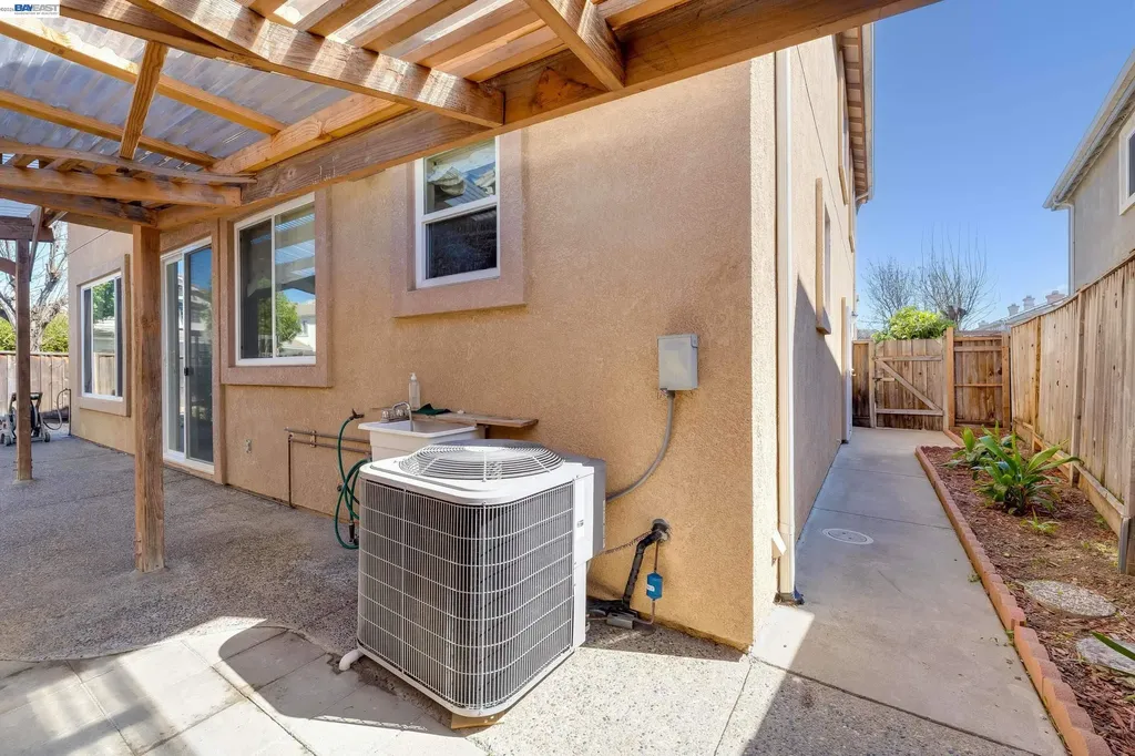 2295 Regatta Way San Leandro CA 94579