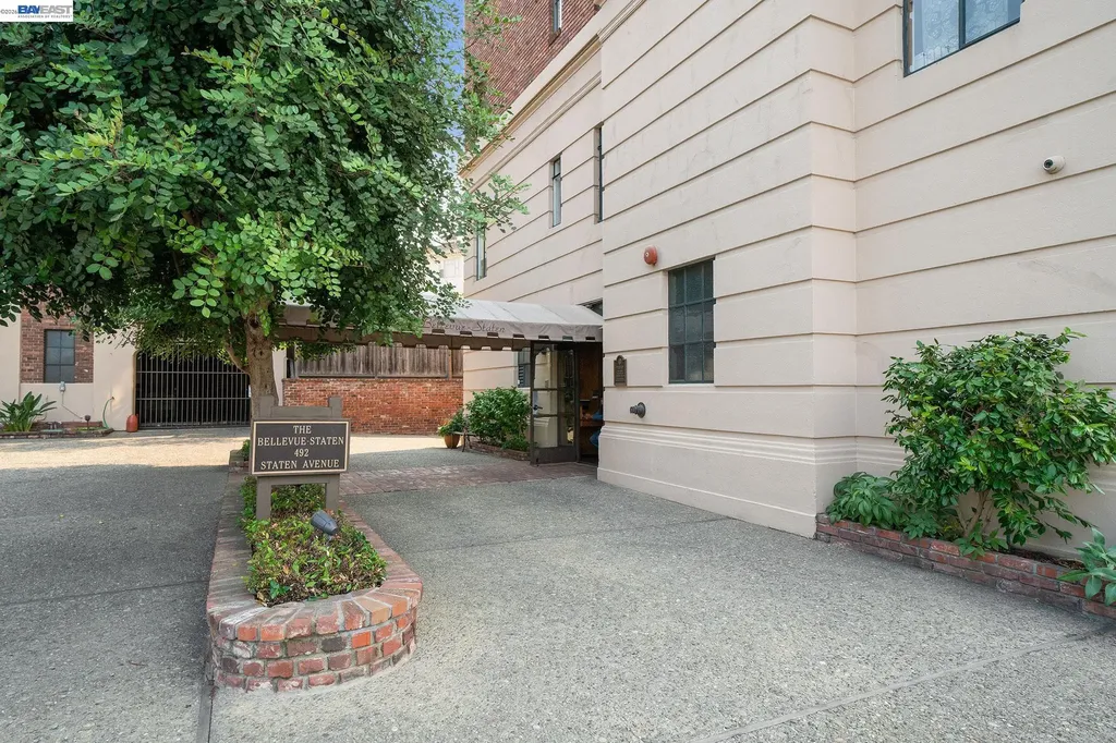 492 Staten Avenue Oakland CA 94610