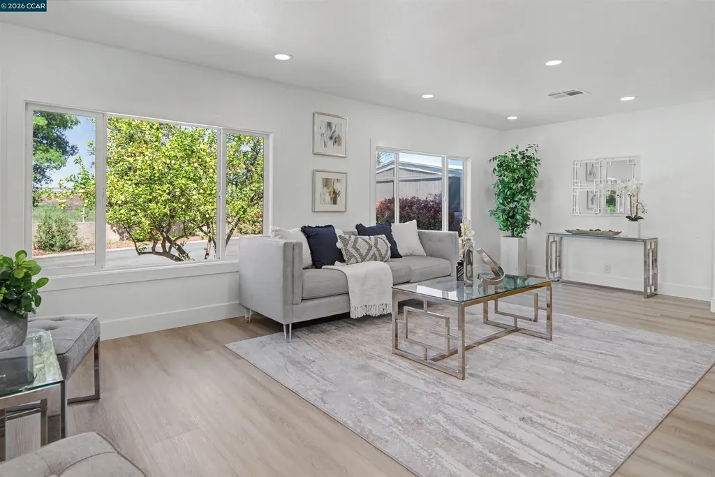 301 Avenida Flores Pacheco CA 94553