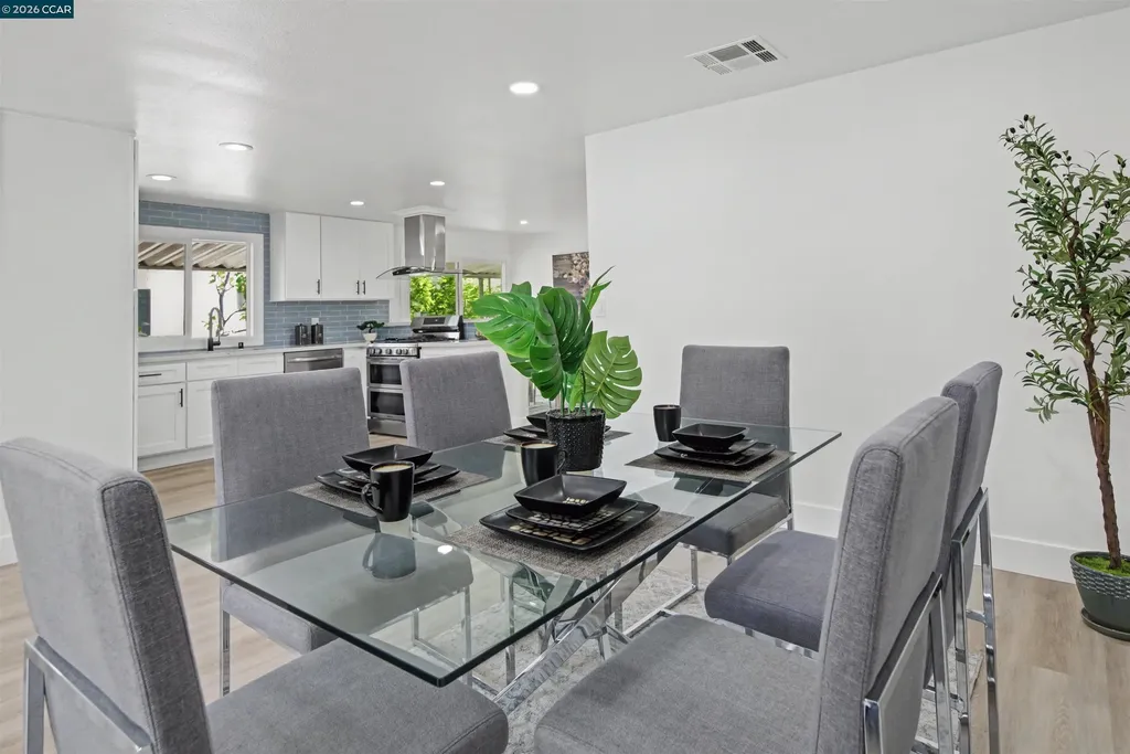 301 Avenida Flores Pacheco CA 94553