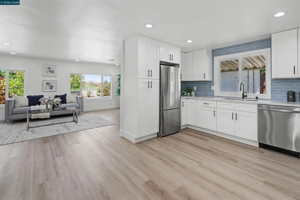 301 Avenida Flores Pacheco CA 94553
