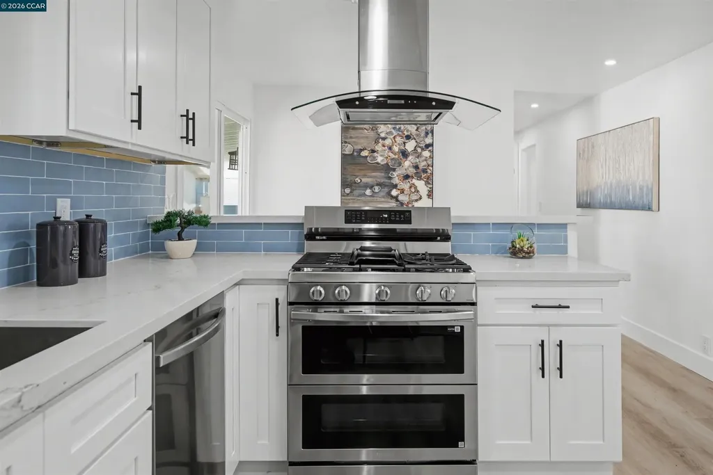 301 Avenida Flores Pacheco CA 94553
