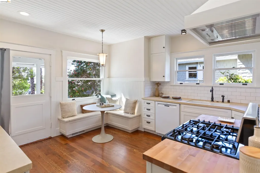 33 Ramona Avenue Oakland CA 94611