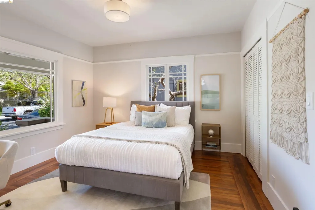 33 Ramona Avenue Oakland CA 94611